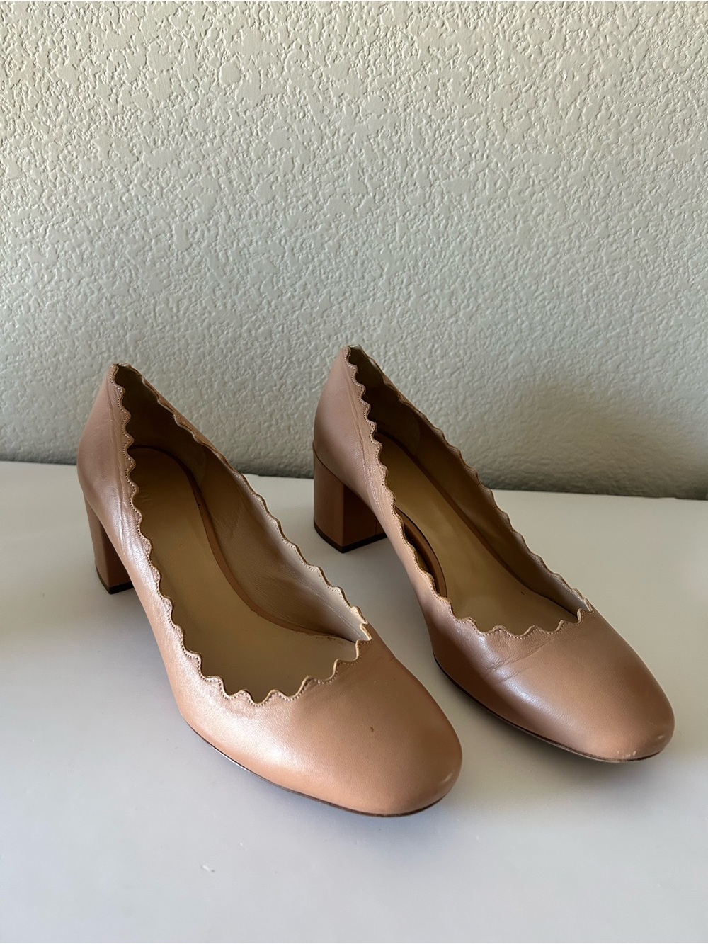 Chloe Lauren Nude Scalloped Block Heel Pump Shoes - Picture 4 of 16